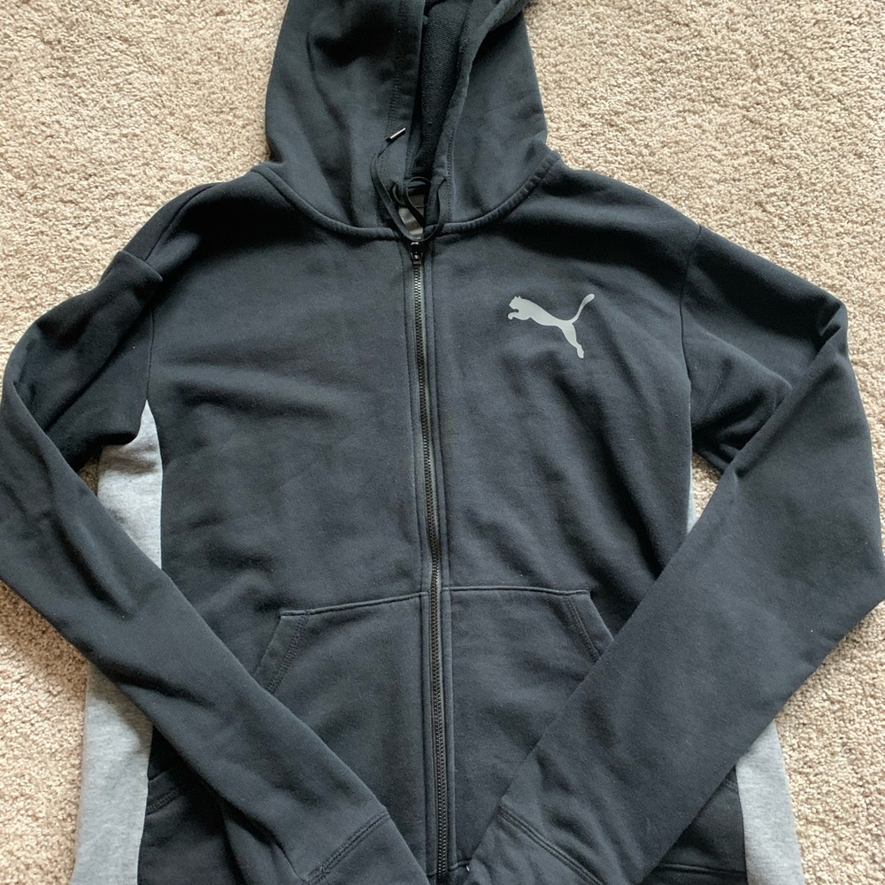 Women’s zip up Puma hoodie